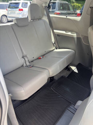 2013 Toyota Sienna XLE Mobility 7-Passenger