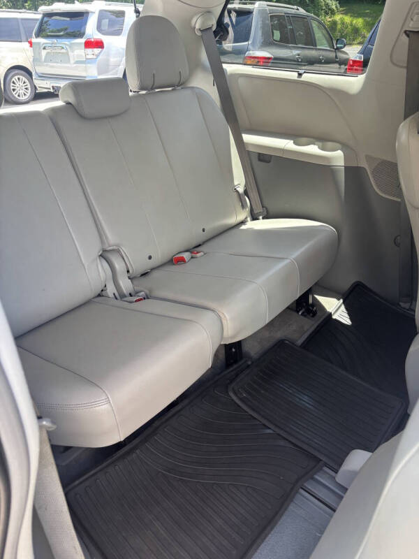 2013 Toyota Sienna XLE Mobility 7-Passenger