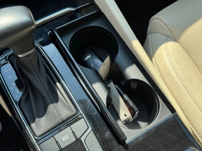 2017 Kia Cadenza Premium