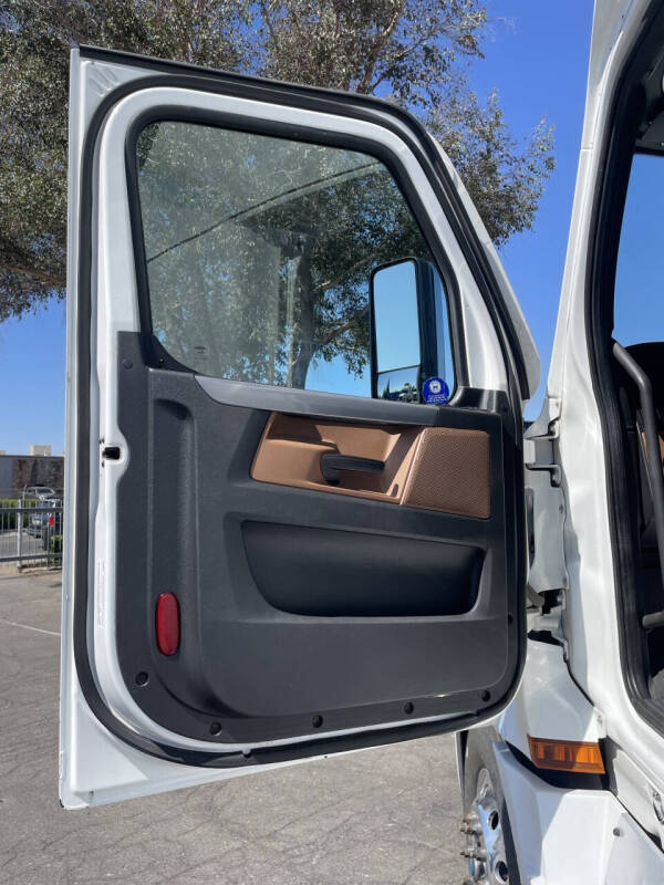 2022 Freightliner Cascadia