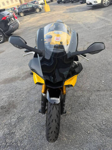 2016 Yamaha YZF-R1