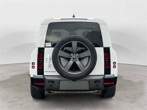 2024 Land Rover Defender 130 P400 Outbound