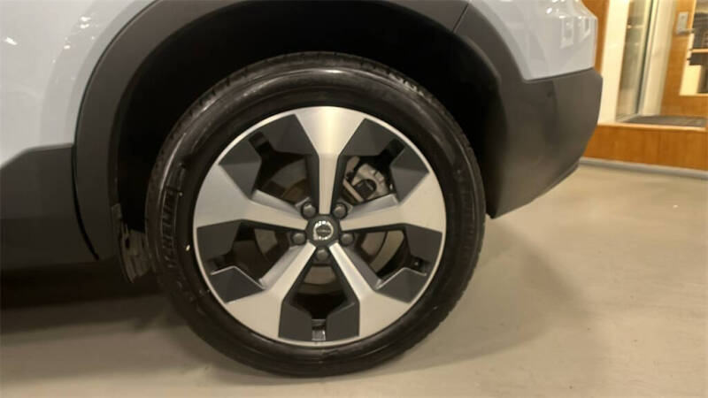 2025 Volvo XC40 B5 Plus Dark Theme