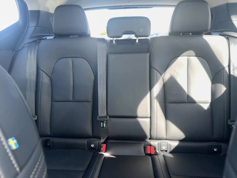 2025 Volvo XC40 B5 Core Bright Theme