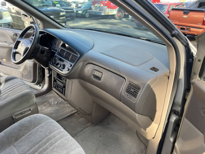 2000 Toyota Sienna LE