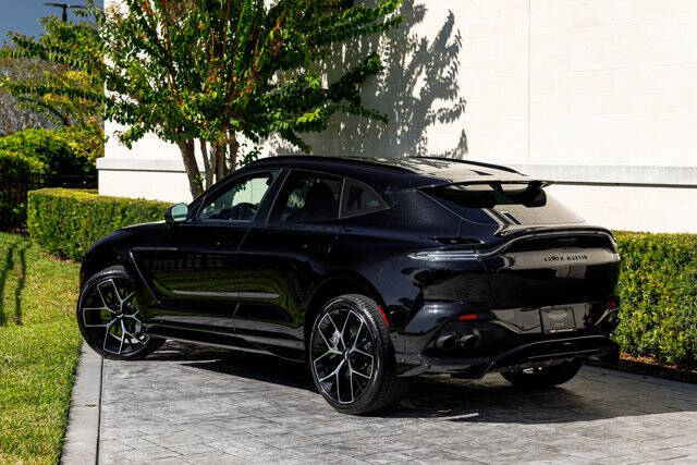 2025 Aston Martin DBX 707
