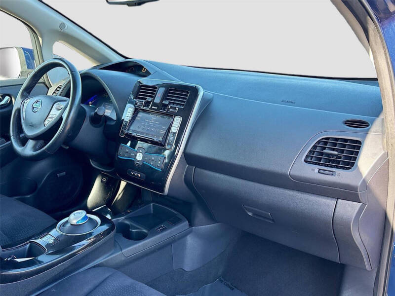 2016 Nissan LEAF SV