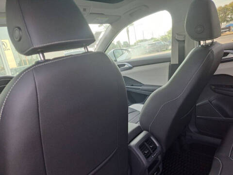 2025 Volkswagen Taos SEL 4Motion