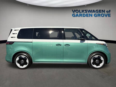 2025 Volkswagen ID. Buzz Pro S Plus 4Motion