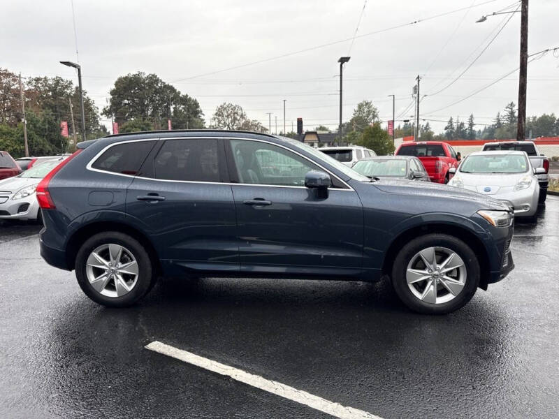 2022 Volvo XC60 B5 Momentum