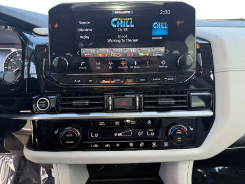 2022 Nissan Pathfinder SL