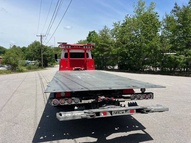 2023 Freightliner M2 106