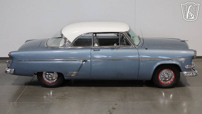 1954 Ford Crestline