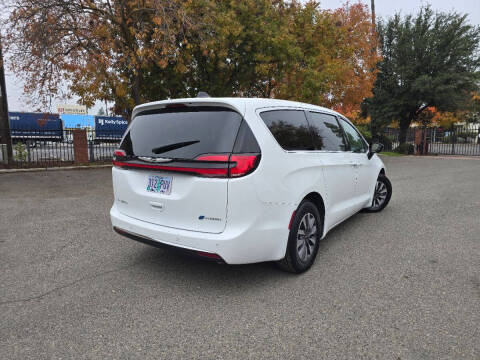 2024 Chrysler Pacifica Plug-In Hybrid
