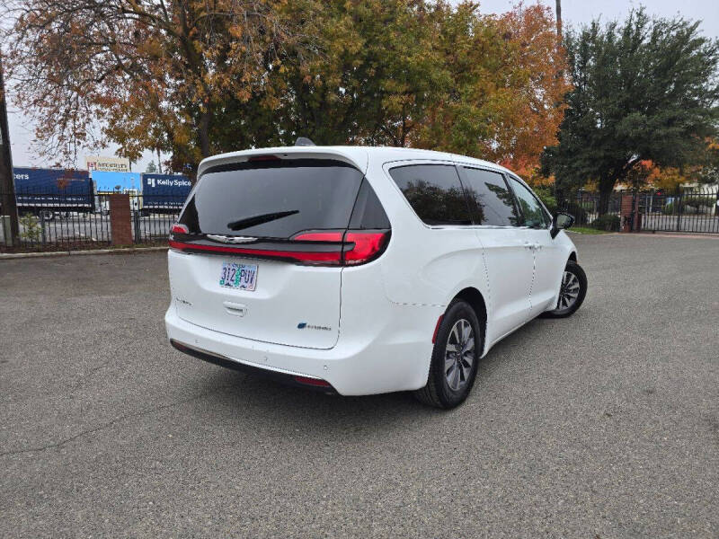 2024 Chrysler Pacifica Plug-In Hybrid