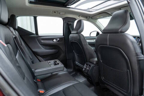 2023 Volvo XC40 B5 Plus Bright Theme