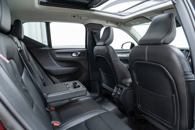 2023 Volvo XC40 B5 Plus Bright Theme