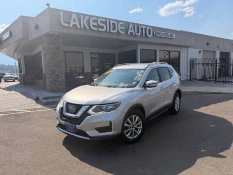 2017 Nissan Rogue SV Photo