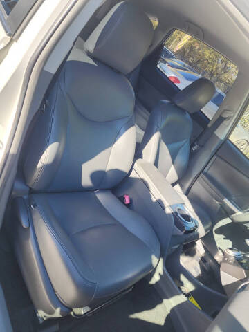 2014 Toyota Prius v Two