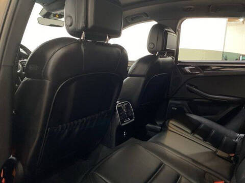 2023 Porsche Macan T