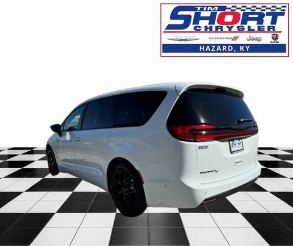 2024 Chrysler Pacifica for sale at Tim Short CDJR Hazard in Hazard, KY