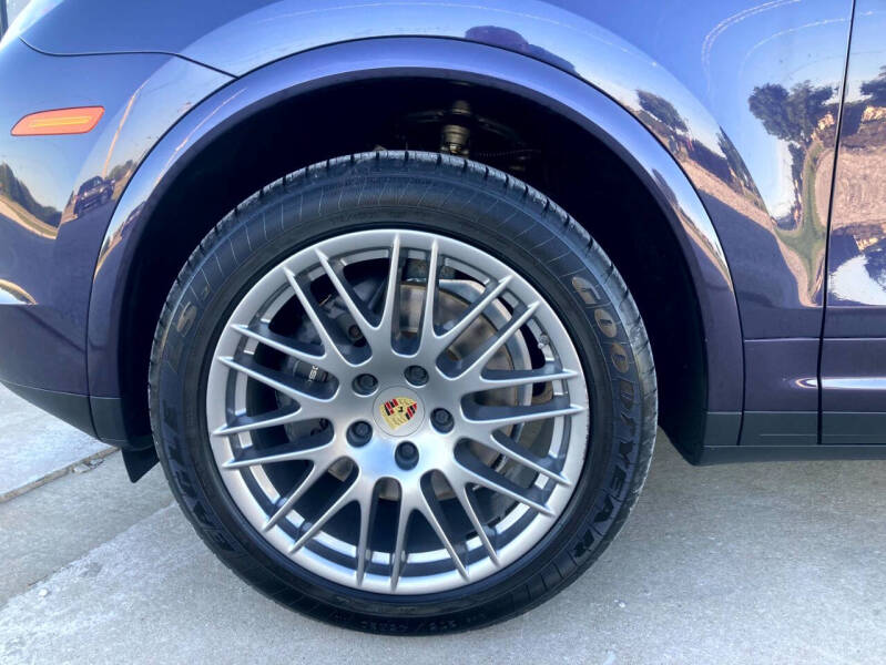 2017 Porsche Cayenne Platinum Edition