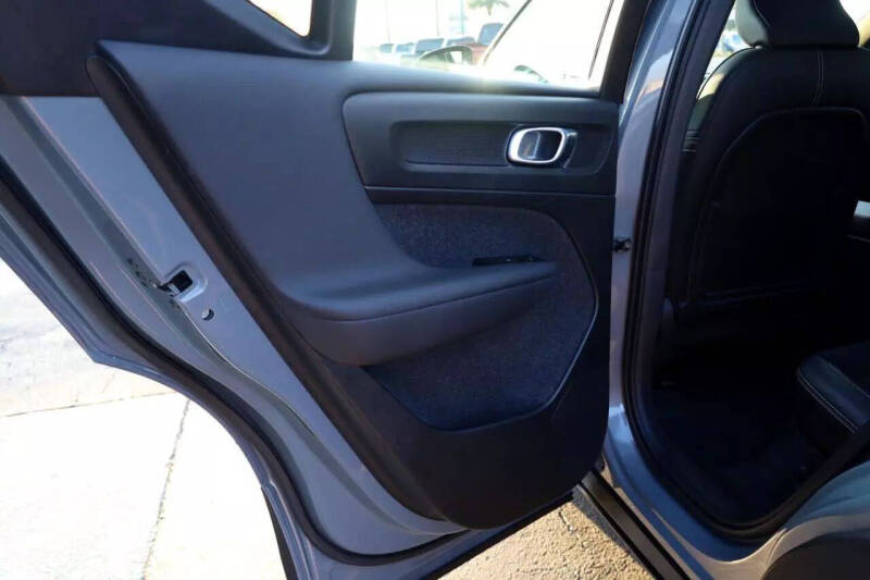 2022 Volvo XC40 T4 R-Design