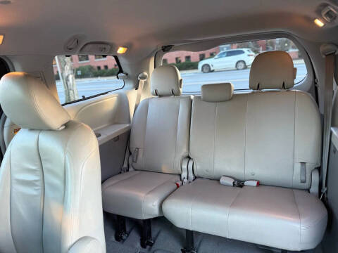 2014 Toyota Sienna LE 7-Passenger