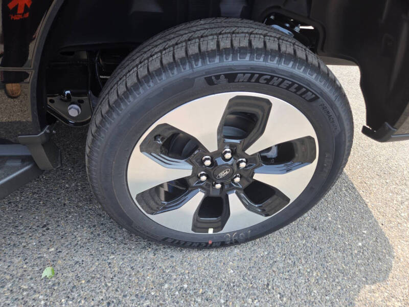 2025 Ford F-150 Lightning Platinum