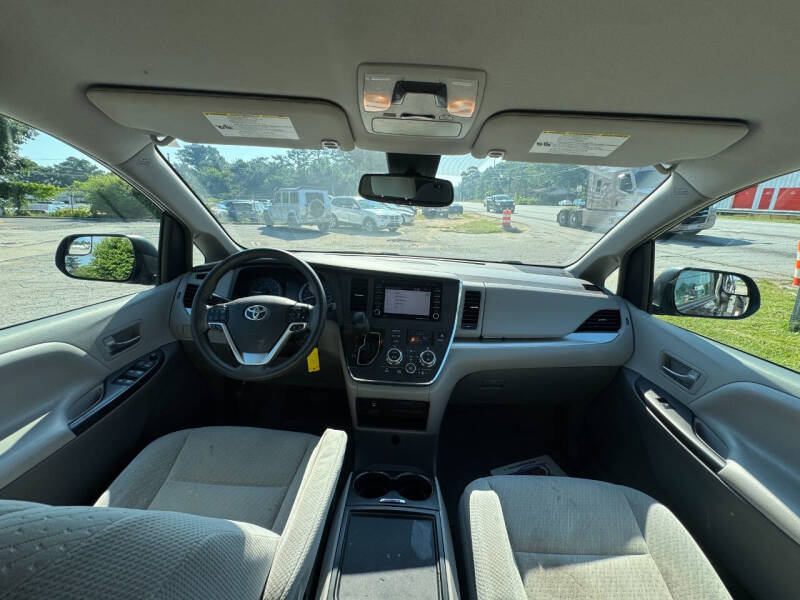 2018 Toyota Sienna LE 8-Passenger