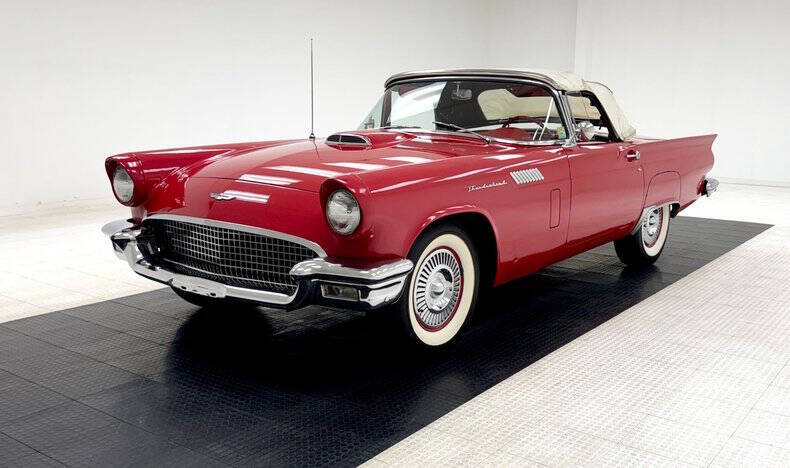 1957 Ford Thunderbird