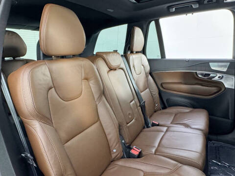 2023 Volvo XC90 Recharge T8 Ultimate Dark Theme