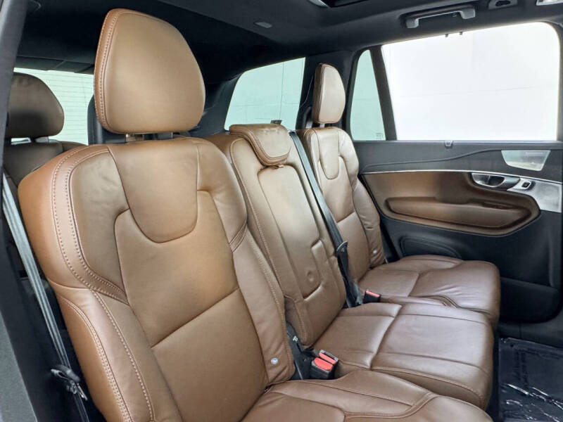 2023 Volvo XC90 Recharge T8 Ultimate Dark Theme