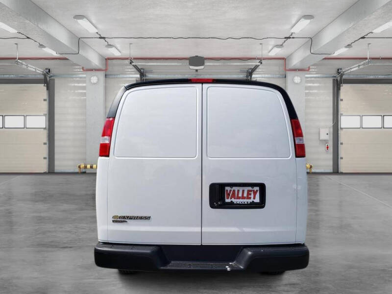 2025 Chevrolet Express 2500