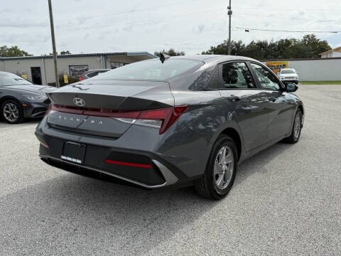 2025 Hyundai Elantra SE