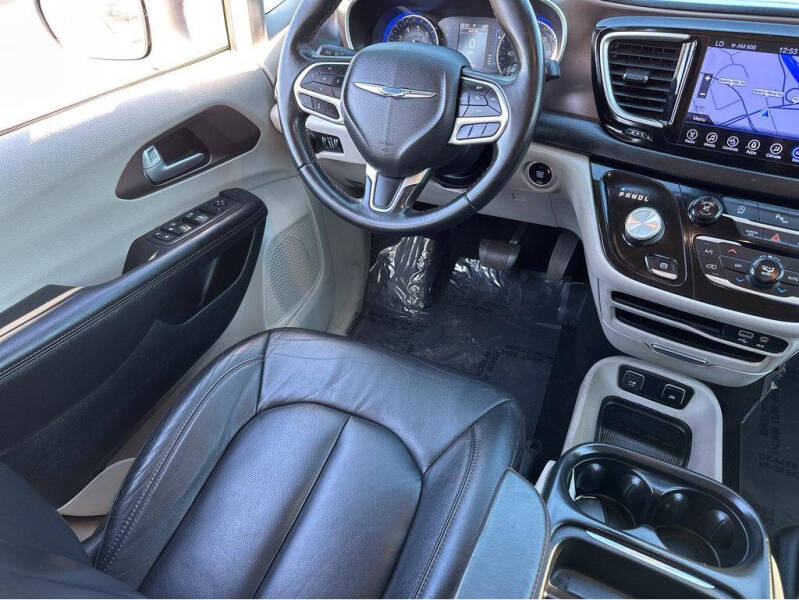 2017 Chrysler Pacifica Touring-L