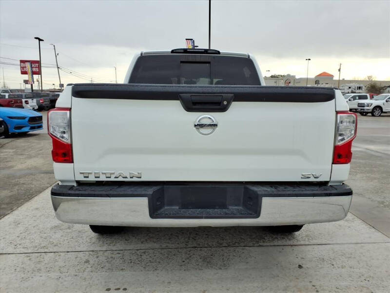 2017 Nissan Titan SV