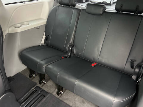 2013 Toyota Sienna SE 8-Passenger