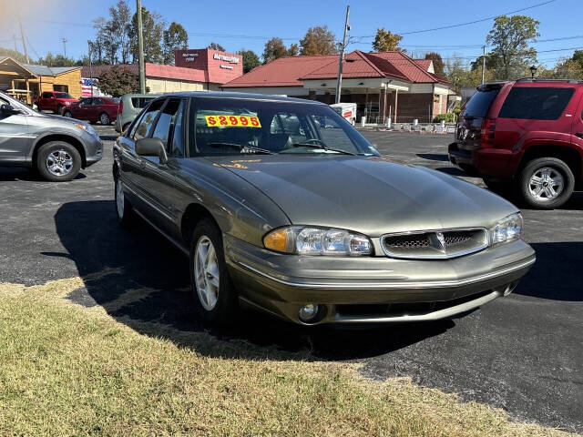 1996 Pontiac Bonneville for sale at Country Auto Sales Inc. in Bristol, VA