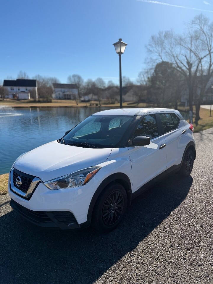 Nissan Kicks S FWD