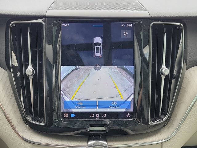 2023 Volvo XC60 B5 Plus Dark Theme