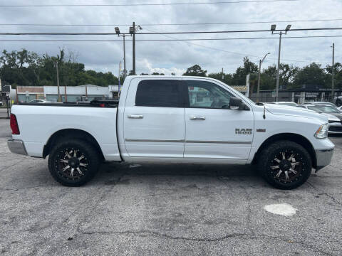 2016 RAM 1500 SLT