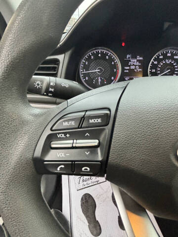 2019 Hyundai Elantra SE