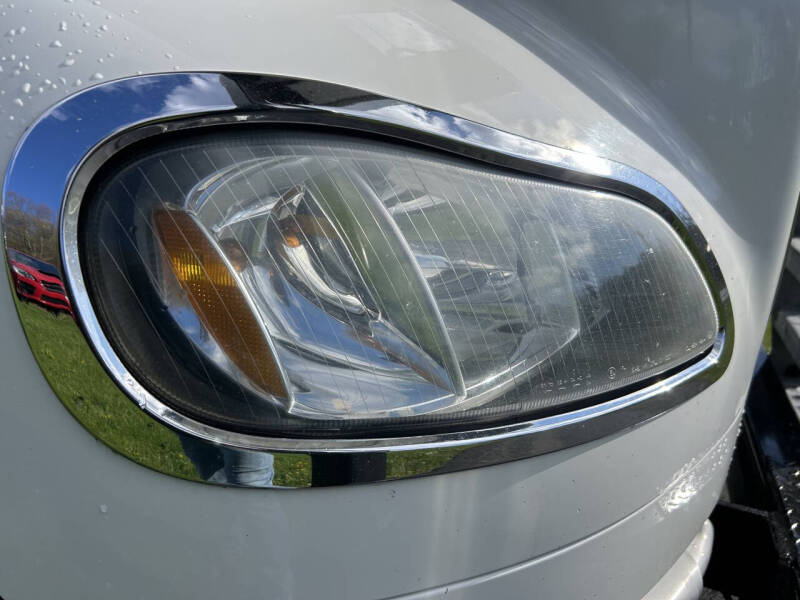 2019 Freightliner Business class M2