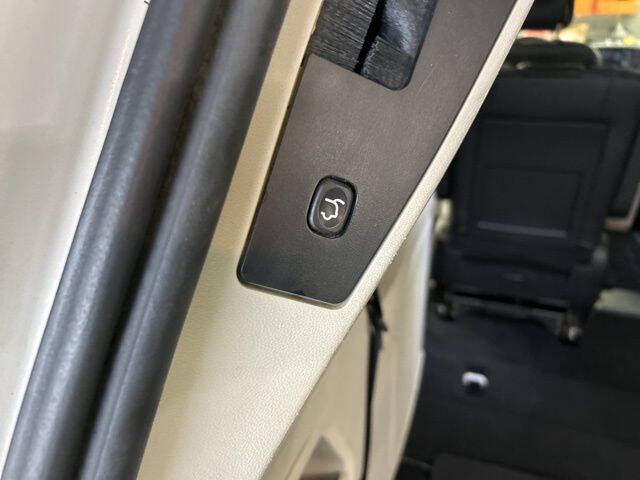 2016 Chrysler Town and Country Touring