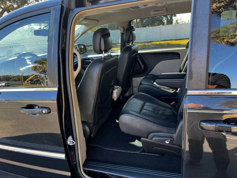 2016 Chrysler Town and Country Touring