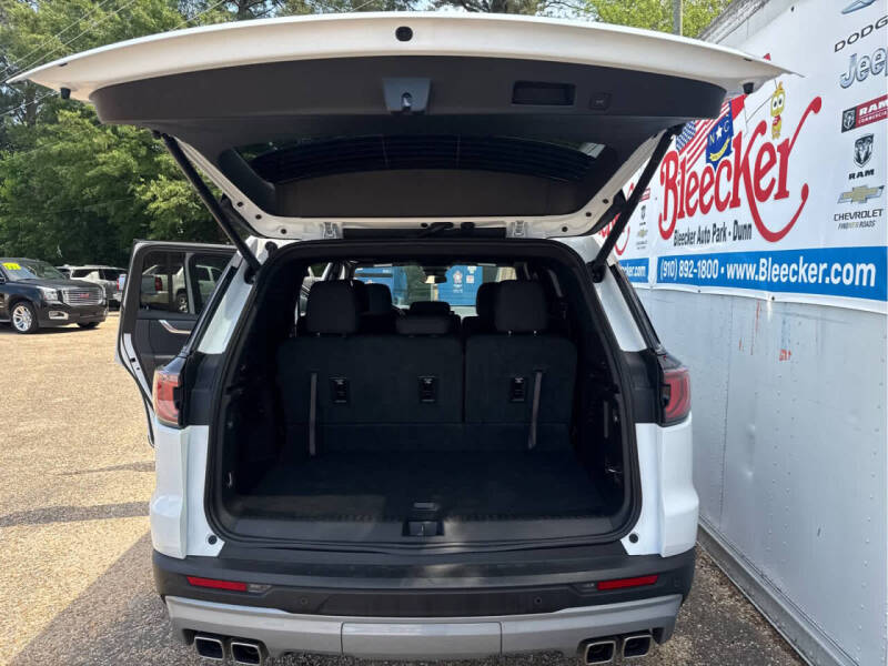 2025 GMC Acadia Elevation