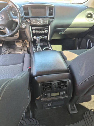 2018 Nissan Pathfinder SV