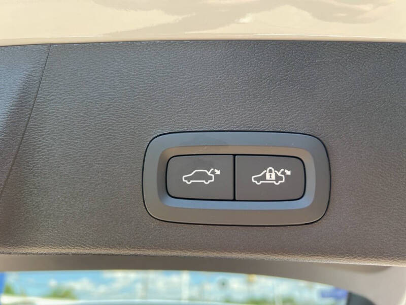 2026 Volvo XC40 B5 Core