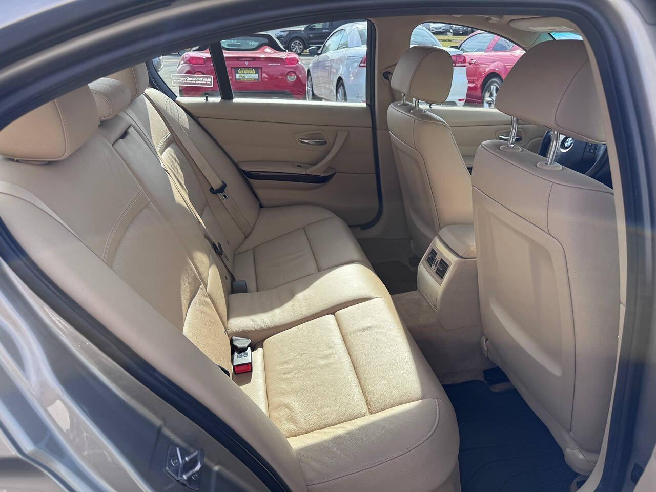 2011 BMW 3 Series 22